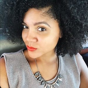 Meet your Posher, Aisha